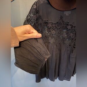 Velvet by Graham and Spencer lace black ballon sleeve blouse sz small